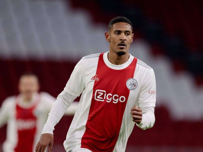 清晨马赛备战荷甲；战术微调细节曝光；压力陡增；赛程密集仍需轮换的简单介绍