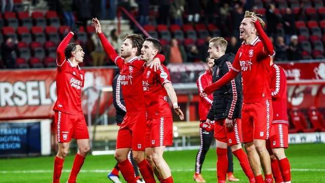 清晨马赛备战荷甲；战术微调细节曝光；压力陡增；赛程密集仍需轮换的简单介绍