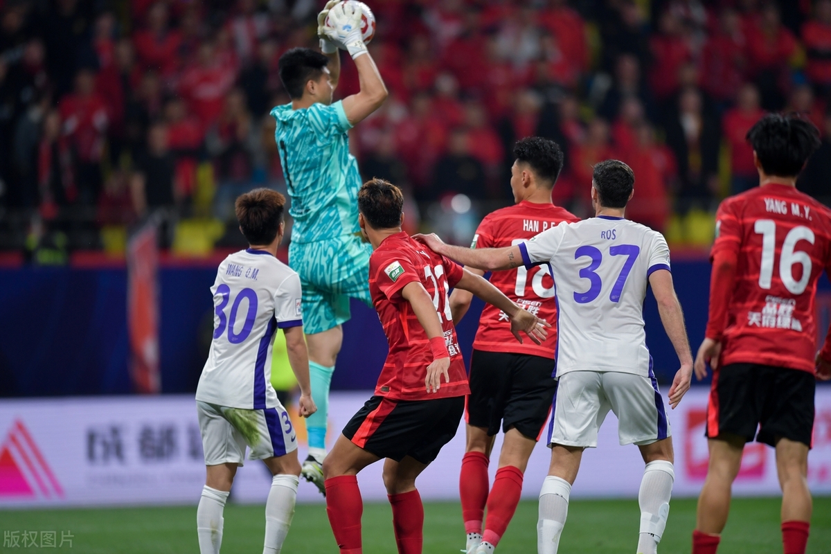 足总杯关键时刻再迎强敌;成都蓉城官宣签约;主帅态度:球迷炸锅;更衣室氛围转暖的简单介绍 足总杯关键时刻再迎强敌;成都蓉城官宣签约;主帅态度:球迷炸锅;更衣室氛围转暖的简单介绍